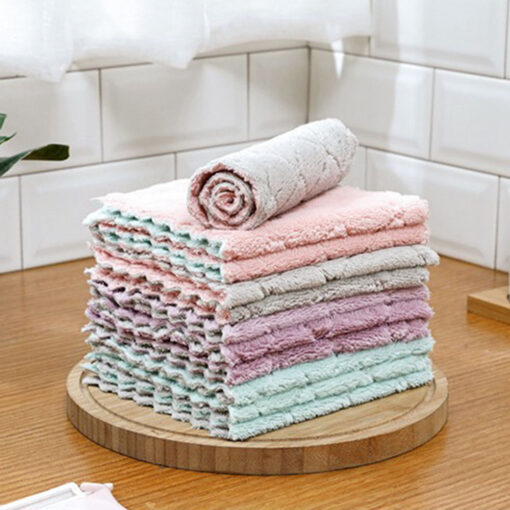 Khăn vải lau đa năng là một sản phẩm không thể thiếu trong hộ gia đình và công việc văn phòng. Với tính năng vệ sinh sạch sẽ, linh hoạt và hiệu quả