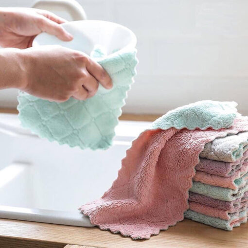 Khăn vải lau đa năng là một sản phẩm không thể thiếu trong hộ gia đình và công việc văn phòng. Với tính năng vệ sinh sạch sẽ, linh hoạt và hiệu quả